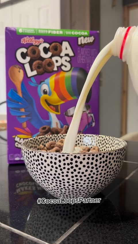 Instagram post by @shawnaaaaa for Froot Loops. Caption reads: [...] bowl is one of the best parts! 🖤👏🏻....