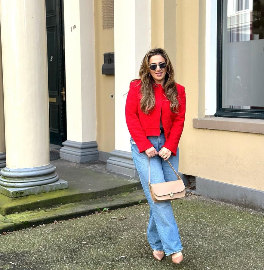 Instagram post by @ysmnn28 for Wehkamp. Caption reads: Red is my color❤️ @wehkamp #wehkamp🤝co #ad.