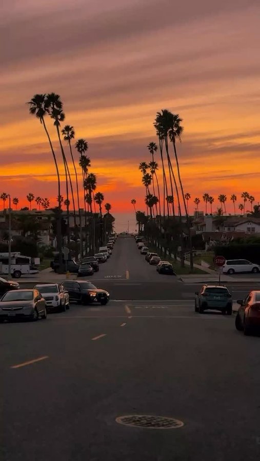 Instagram post by @iteeezy for Discover Los Angeles. Caption reads: 🎥: @iteeezy Happy Friday LA 😍 #discoverLA....