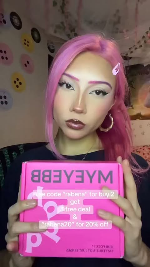 Instagram post by @alyssaramakeup for Myeyebb. Caption reads: @myeyebb_official #coloredcontacts [...].
