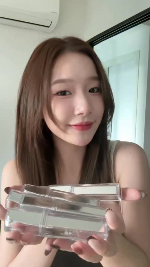 Instagram post by @yermxin for Barenbliss. Caption reads: New Vinyl Lips from @barenbliss_th 💋....