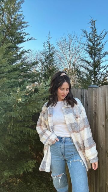 Instagram post by @xochelsijo for shoppinkblush.com. Caption reads: These jackets from @shoppinkblush are perfect for....