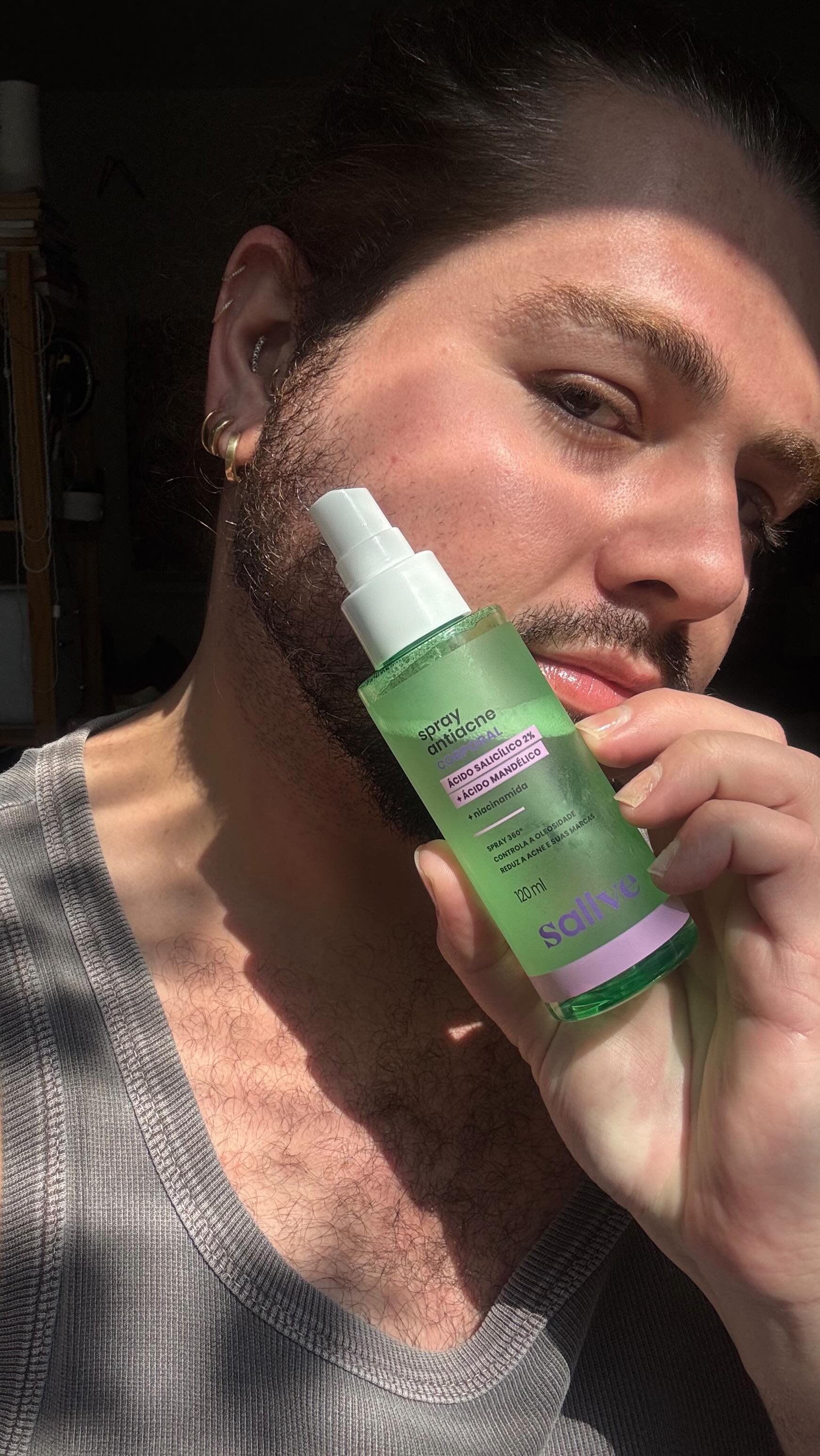 Instagram post by @vitoraureliodru for sallve. Caption reads: [...] corporal com um spray mara? @sallve acabou....