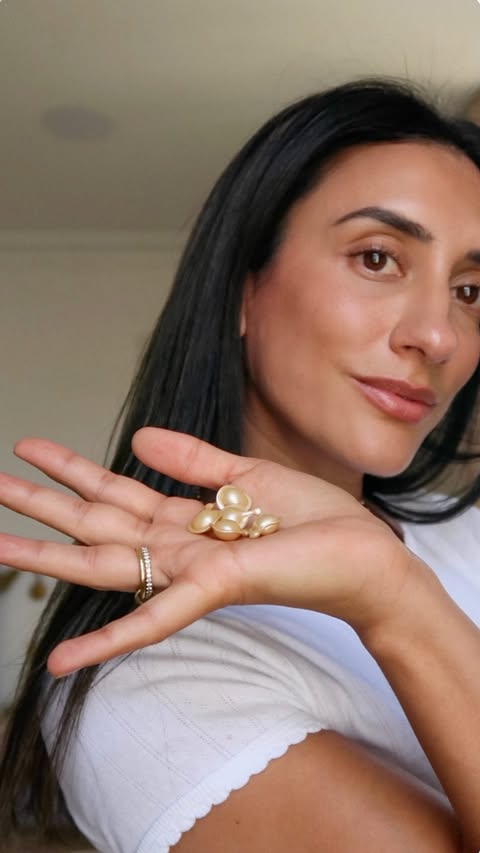 Instagram post by @kavitacola for Elizabeth Arden. Caption reads: [...] serums top up your ceramides. This....