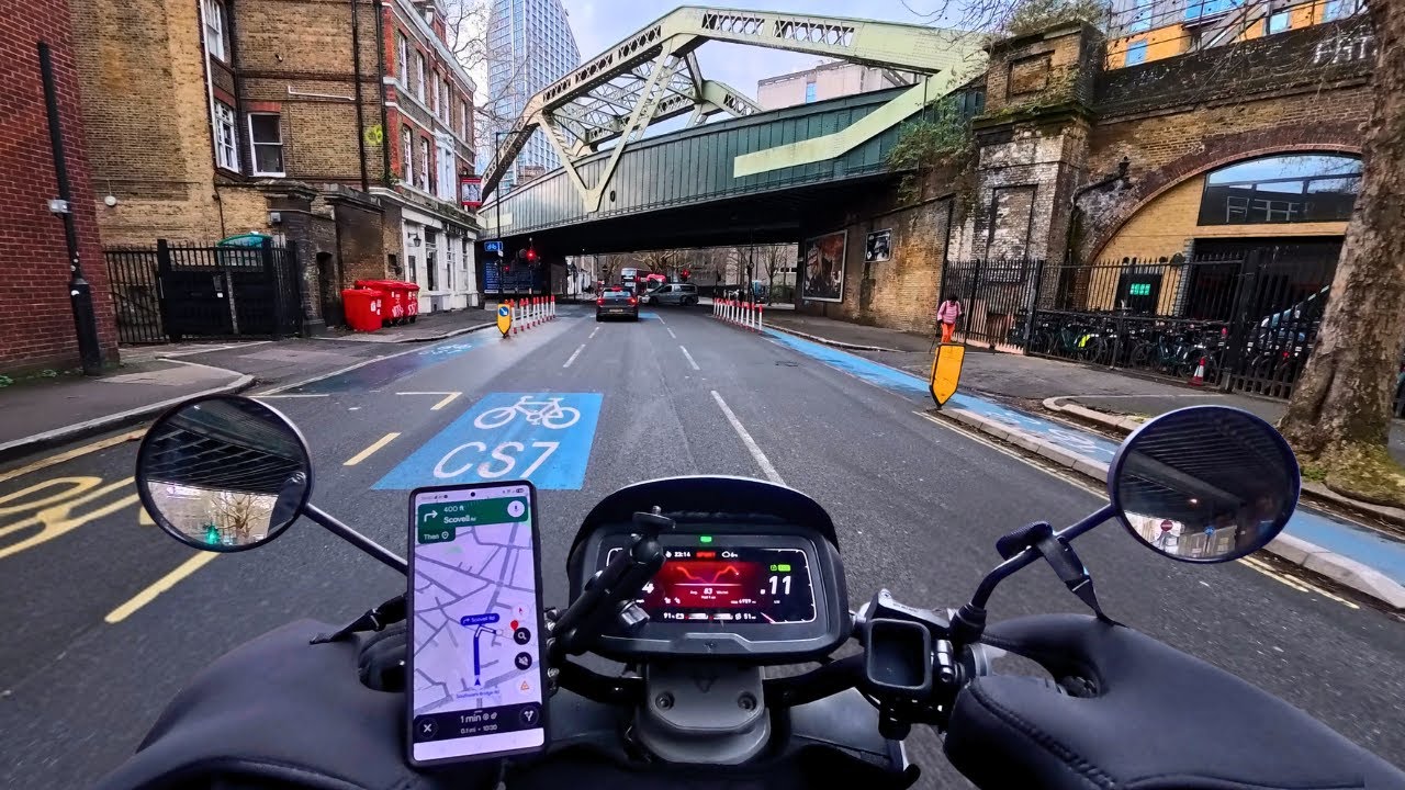 YouTube post by @LondonEats for Insta360. Caption reads: Starting My Deliveroo Shift at 10AM – Things Kept....