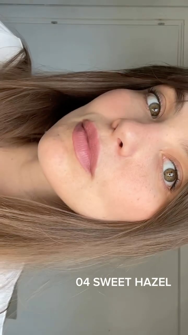 Instagram post by @martina.cabassi for Overskin. Caption reads: I nuovi Click N’ Kiss Shiny Lipstick di....