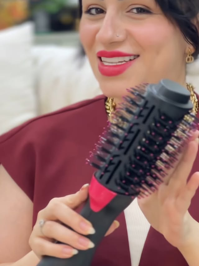 Instagram post by @maramalzghol for Shein. Caption reads: 💖🌸💖💝🌸
اجهزه حلوه جربتها 
اذا حابين تطلبوهم....