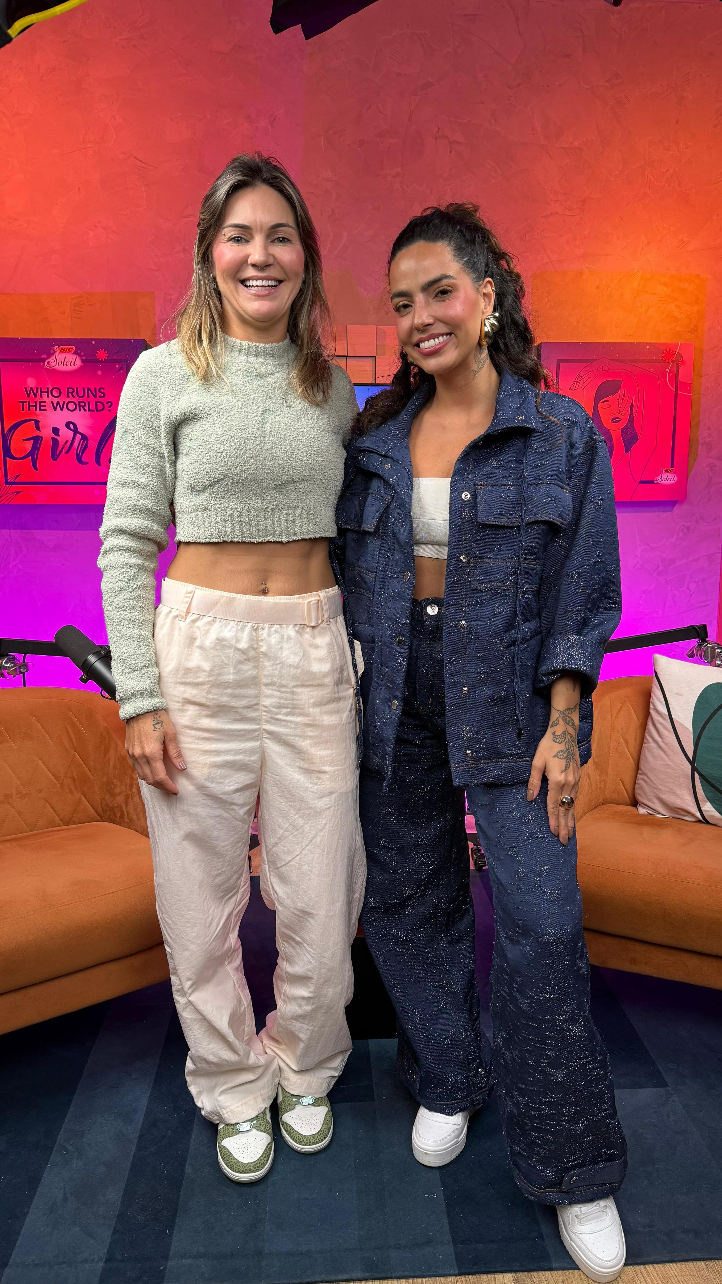 Instagram post by @lauravicente for Bic. Caption reads: A verdadeira camisa 10 💜 @gabizanottid conta tudo....