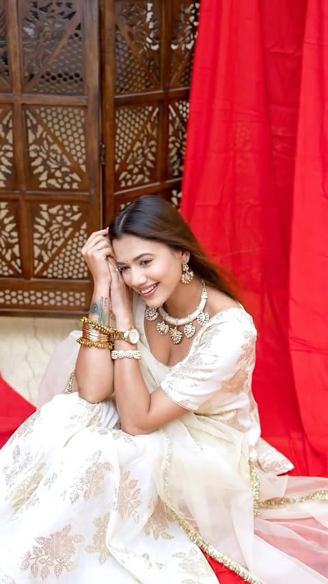 Instagram post by @salonimittalofficial for Dyson. Caption reads: [...] vibes & a gift that understands me 🤍....