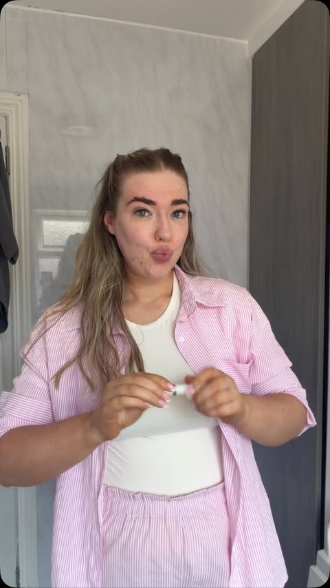 Instagram post by @eliseplatt for Ekouaer. Caption reads: We’re back to basics & im loving these....
