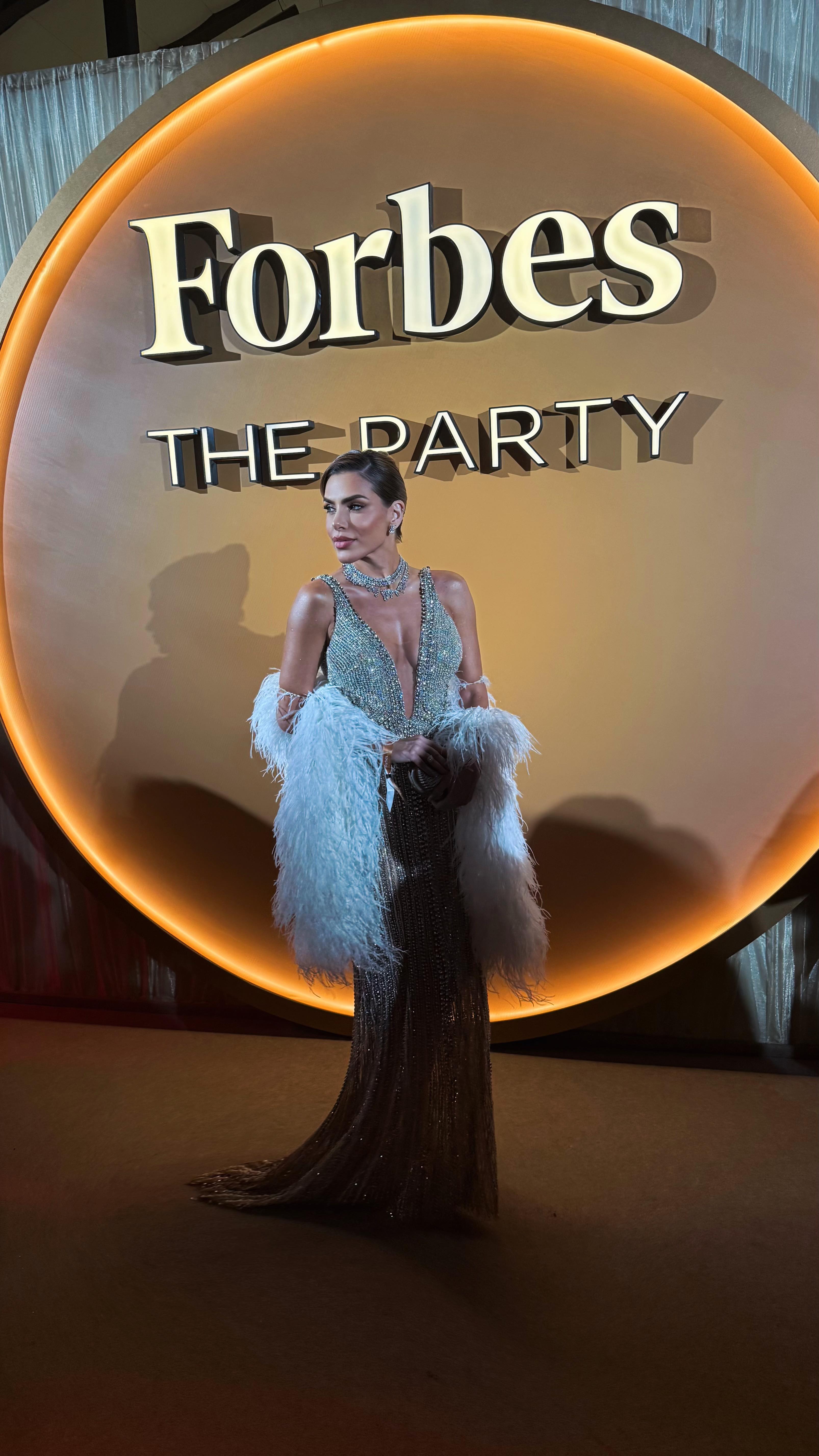 Instagram post by @erikaschneider for Forbes. Caption reads: #ForbesParty @forbesbr.