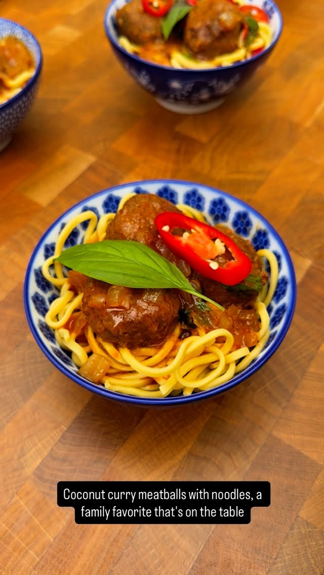 Instagram post by @shelinacooks for Skylight Frame. Caption reads: Coconut Curry Meatballs with Noodles
Ready in....