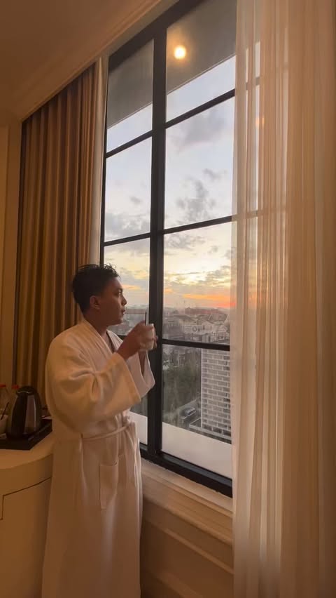 Instagram post by @aldoaulajmi__ for Alfamart. Caption reads: Rambut kuat, kepala makin #ClearlyTahanBanting!....