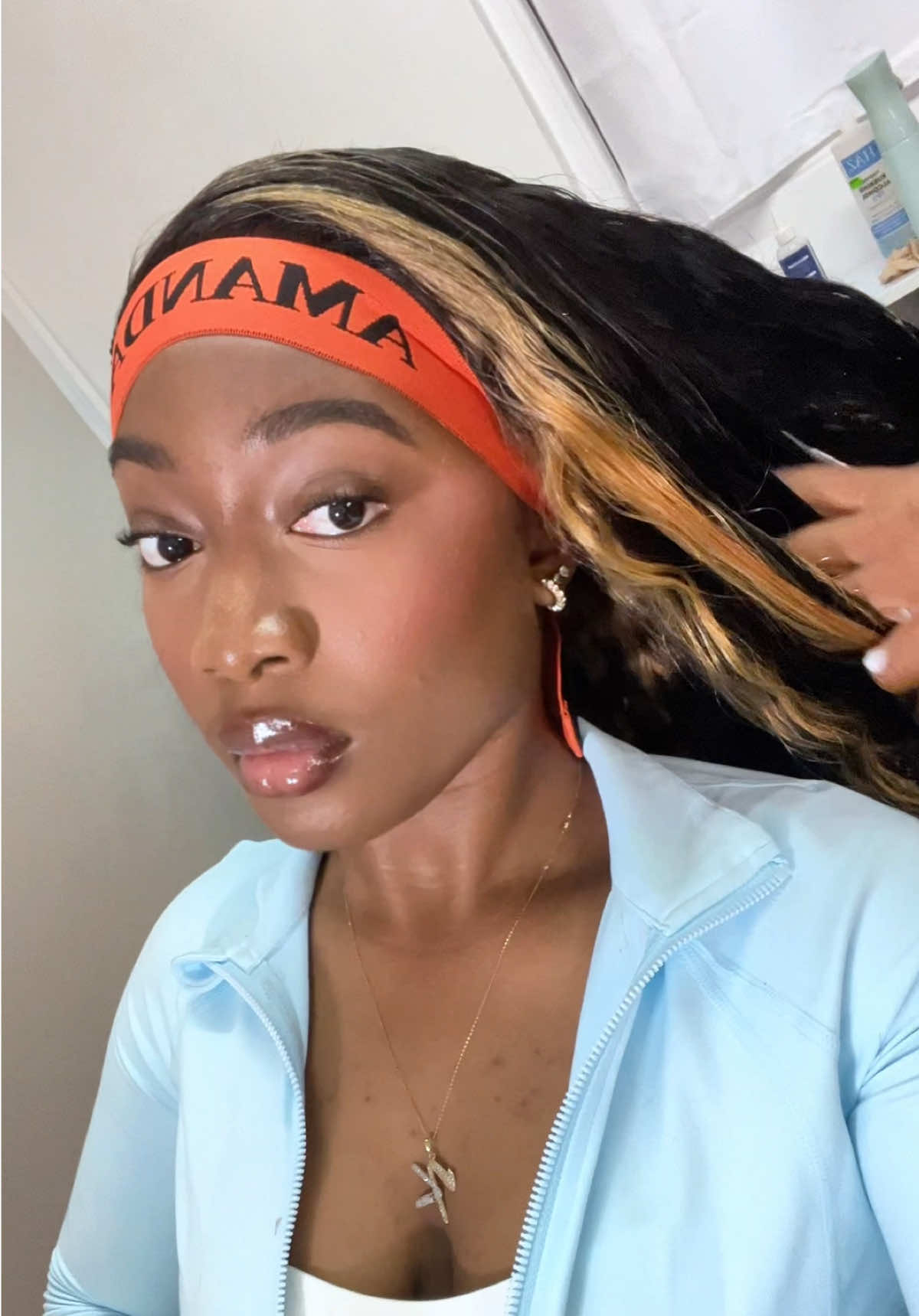 TikTok post by @kelly_monova for Amanda Hair. Caption reads: @Amanda Hair Store @amandahair_official   [...].