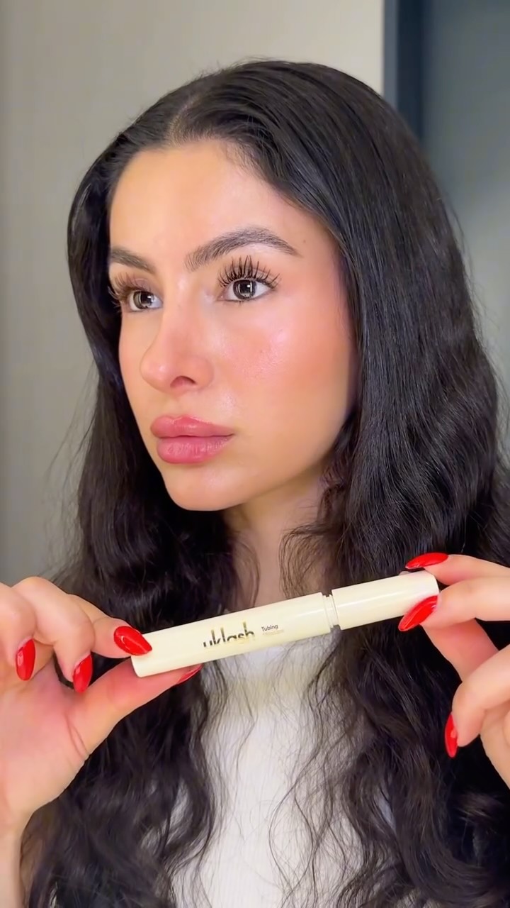 Instagram post by @amydiala for UKLASH. Caption reads: My latest obsession from @uklash is their viral....