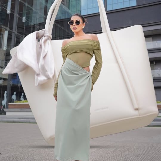 Instagram post by @shweta__yadu for Lino Perros. Caption reads: [...] this Avril Everyday Elevated Tote by....