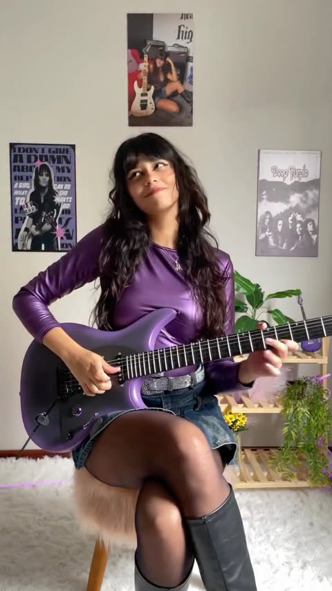 Instagram post by @marizaghete for ENYA MUSIC. Caption reads: [...] of this guitar in my bio🎸 *ads . .....