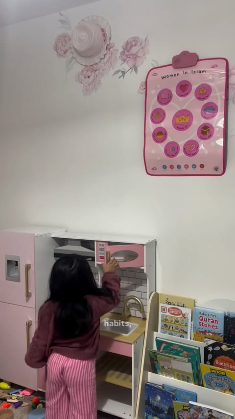 Instagram post by @the_travelette for My Salah Mat. Caption reads: Comment “Ramadan” and I’ll send the links to the....