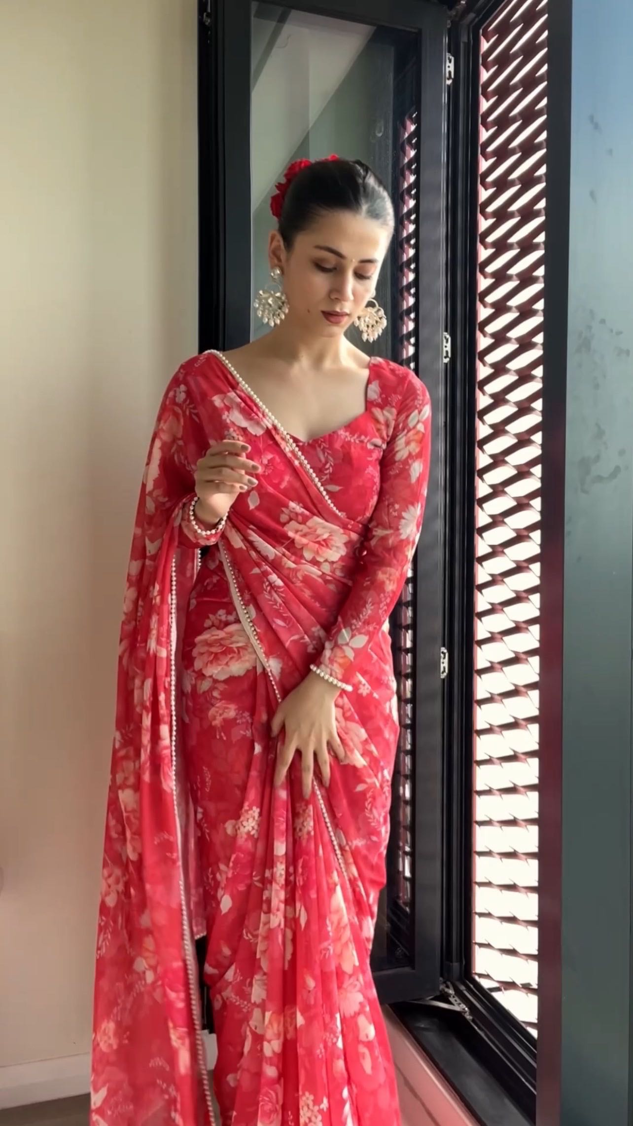 Instagram post by @gunjan_kunwar99 for MARS Cosmetics. Caption reads: 🥹🌹♥️

Saree- @tanhai.in 

Makeup....