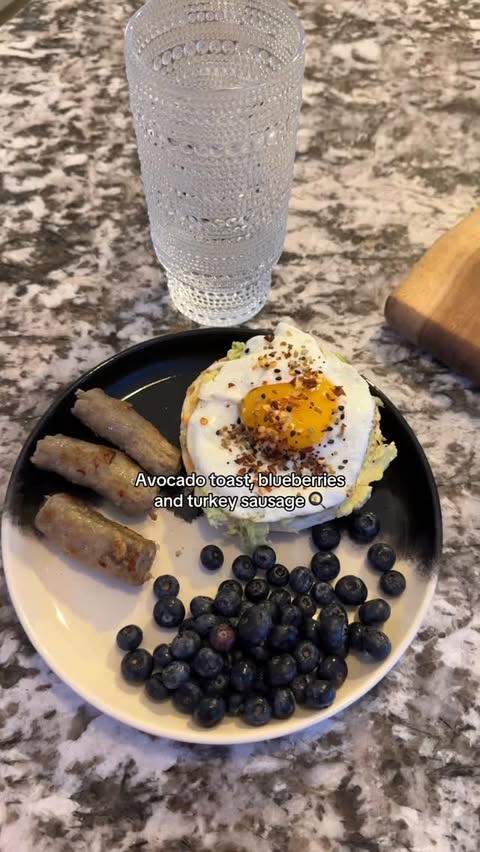 Instagram post by @lovezoepotter for Cira Nutrition. Caption reads: [...] ❄️😭

Code- ZOE15 to save 15% off....