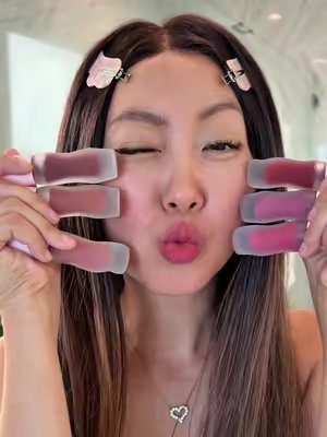 TikTok post by @jeenie.weenie for Glow Recipe. Caption reads: [...] perfect everyday lips are blurred!!! @Glow....