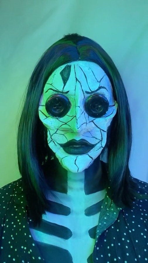 Instagram post by @katiefarhood for Ben Nye Makeup. Caption reads: [...] Priming Moisturizer* (link in....