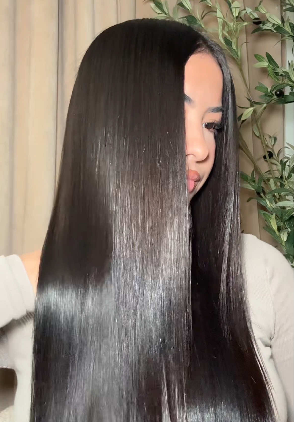 TikTok post by @gabrielaabm_ for Color Wow Hair. Caption reads: [...] 🩶 using my fav @Color Wow Hair Dreamcoat....