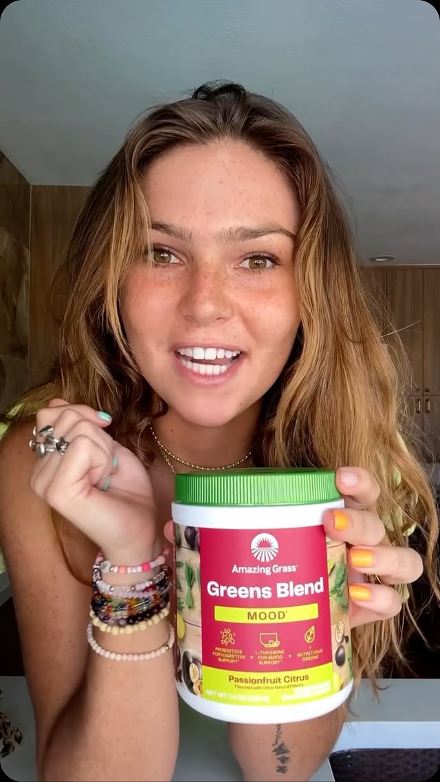 Instagram post by @lexxhidalgo for Amazing Grass. Caption reads: [...] Absolutely makes my day, every day....