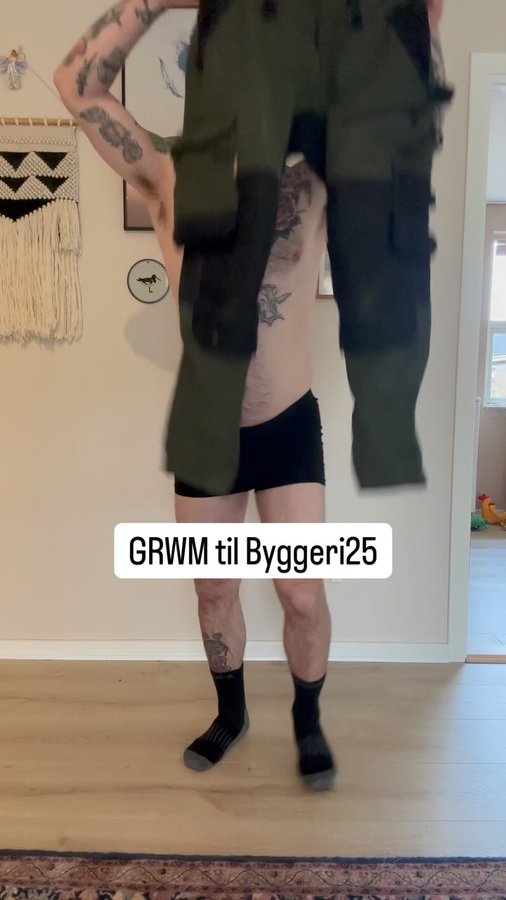 Instagram post by @tomrerfar for Blåkläder. Caption reads: GRWM til Byggeri25 

#blåkläder #blaklader....