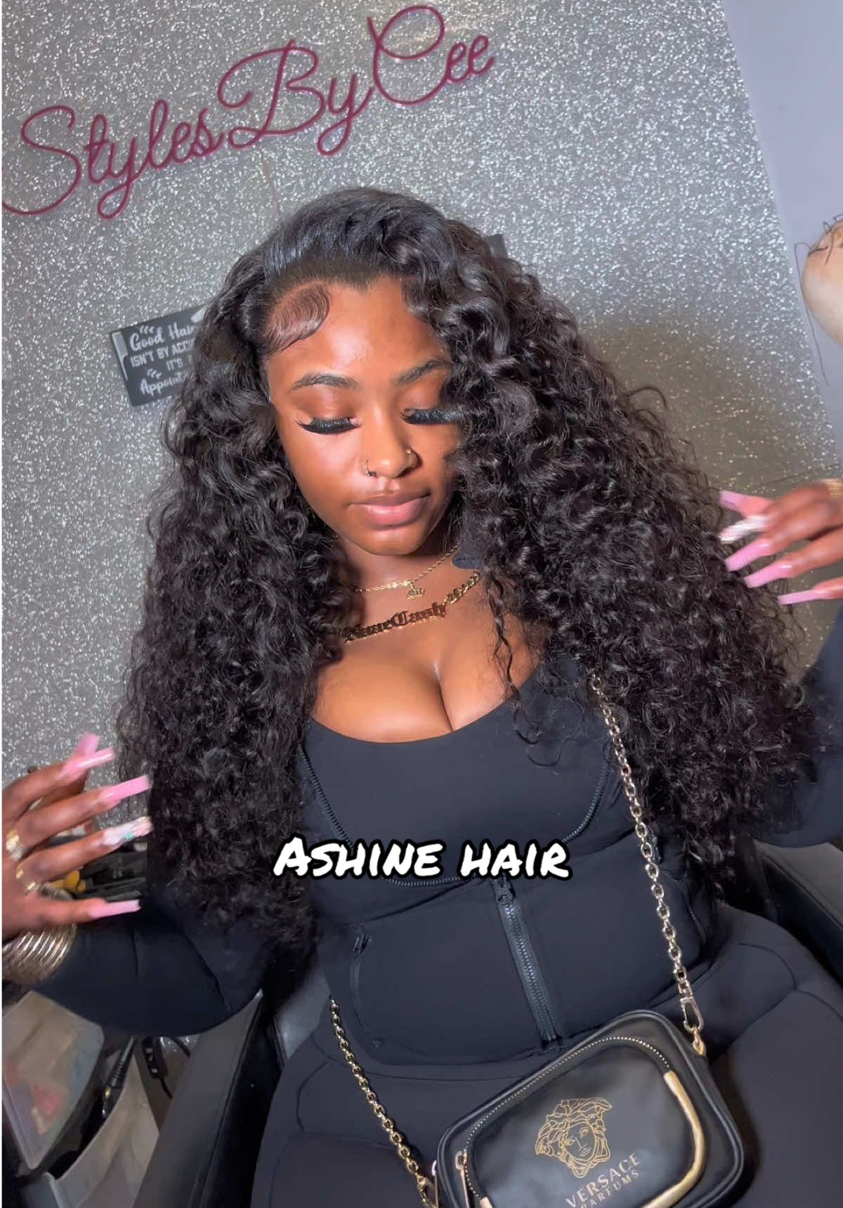 TikTok post by @naaecash3 for Ashinehair. Caption reads: [...] orange cart to grab your bundles ❤️....