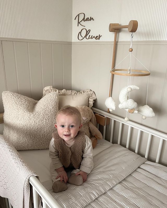 Instagram post by @astyleinthemaking for Cozy Crew Club. Caption reads: [...] from the @ilovewallpaper.co.uk x....