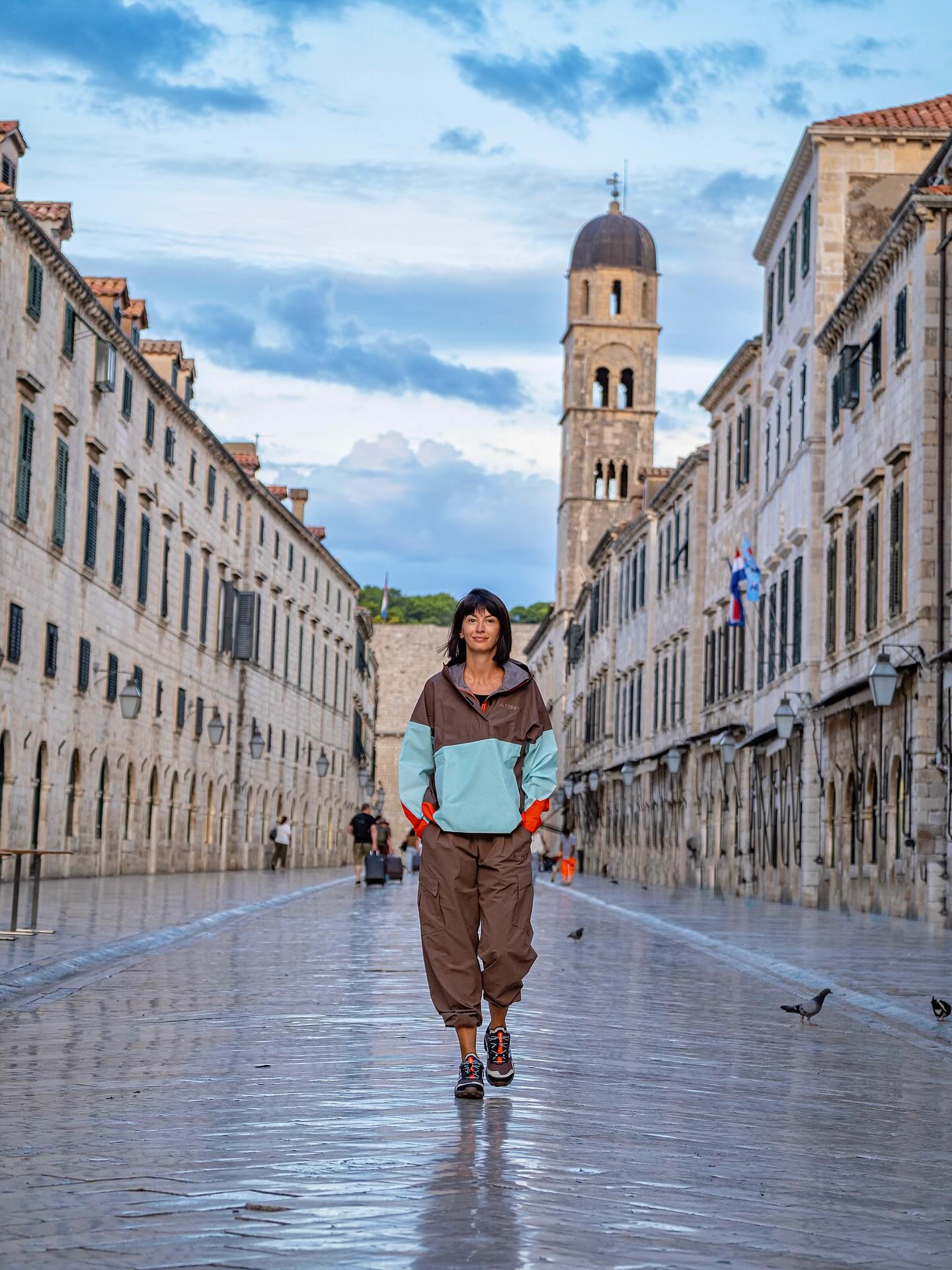 Instagram post by @ivanaparadzikovic for INTERSPORT. Caption reads: Iz pepela srama radjaju se kraljice❤️
Kao Cersei u....