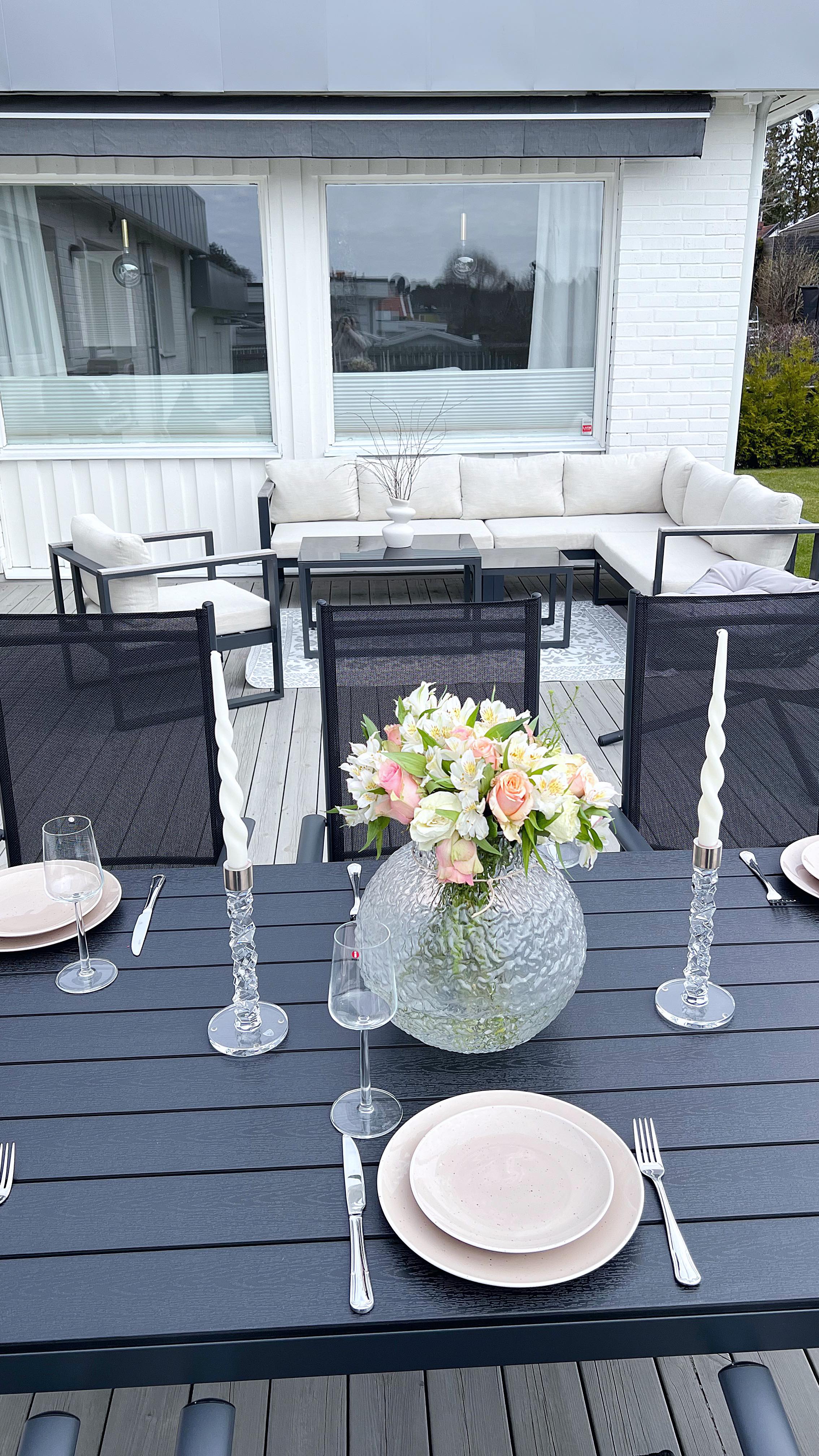 Instagram post by @mrsdemiiir for Chilli. Caption reads: Reklam för @chilli.se 
Våren är här och vad passar....