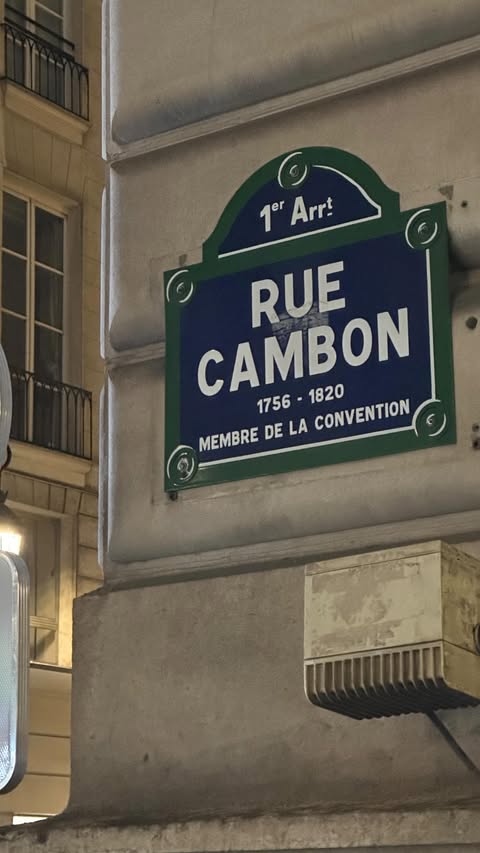 Instagram post by @kat.ychpt for Uoozee. Caption reads: Black Dress by @uoozee_official *adv
.
Link: [...].