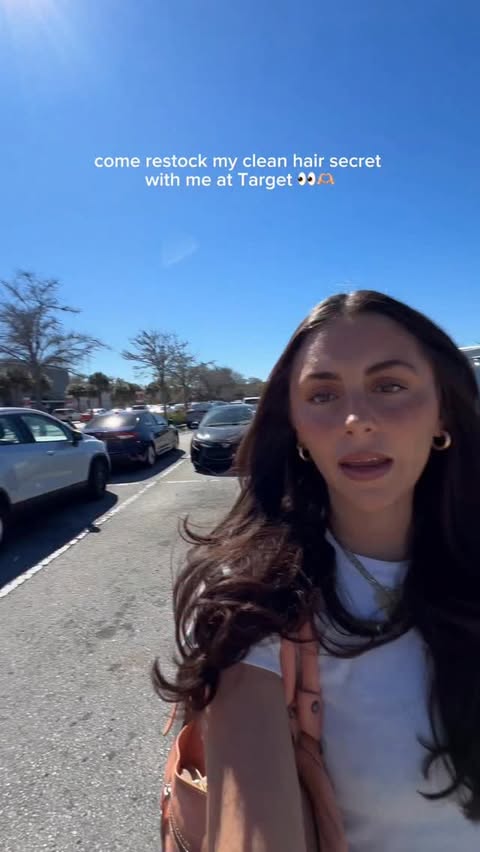 Instagram post by @lillyybearrr for COLAB Dry Shampoo. Caption reads: My secret to clean day 3 hair is out of the bag....