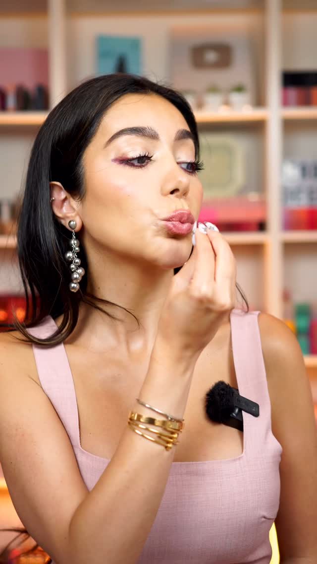 Instagram post by @herosheemaz for Laura Mercier. Caption reads: [...] by @diorbeauty Setting powder by....