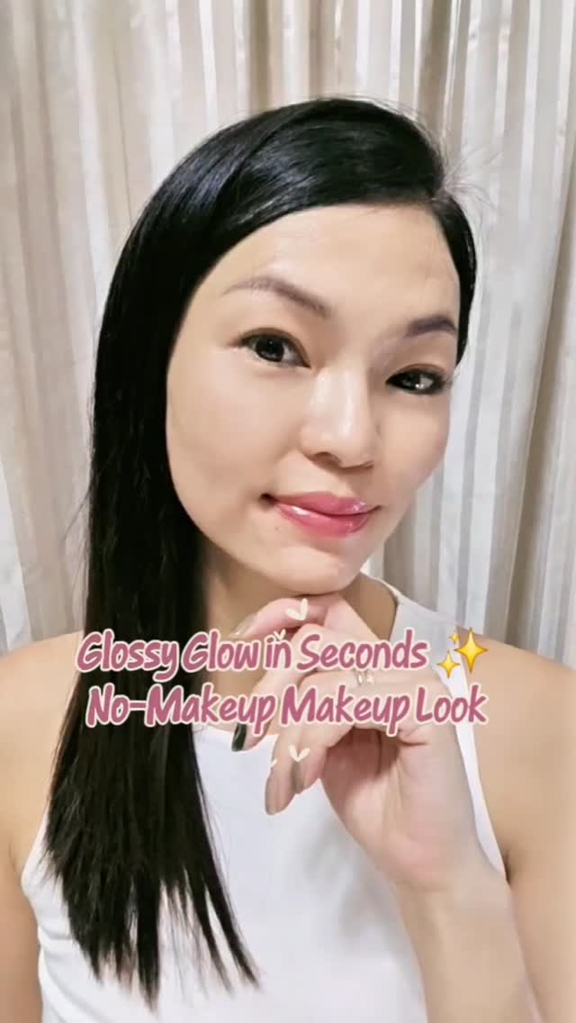 Instagram post by @puckerandpout for DearDahlia. Caption reads: ✨ Glossy Glow in Seconds ✨

Trying out the Dear....