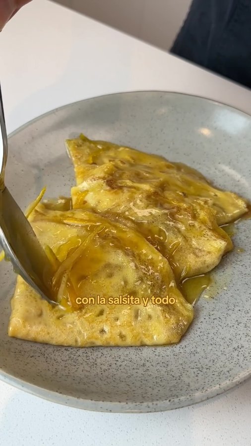 Instagram post by @rodri.perdomo for Alpina. Caption reads: Crepe Suzette de arequipe 🇫🇷🔥
•
•
Ingredientes:....