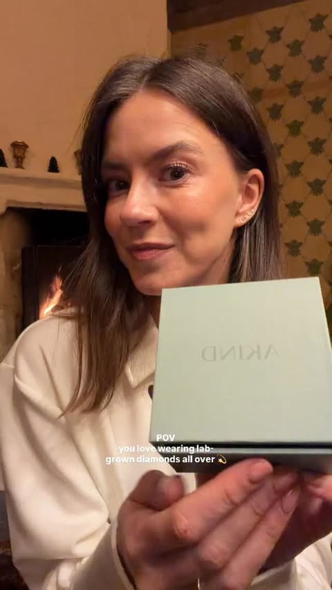 Instagram post by @hannamietz for AKIND. Caption reads: [...] the prettiest a woman can wear ✨ @wearakind....