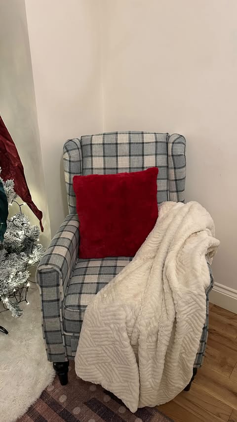 Instagram post by @lifestyle_byangela for PatPat. Caption reads: UNBOXING  My New FLEXISPOT Recliner Chair!

“Guys,....