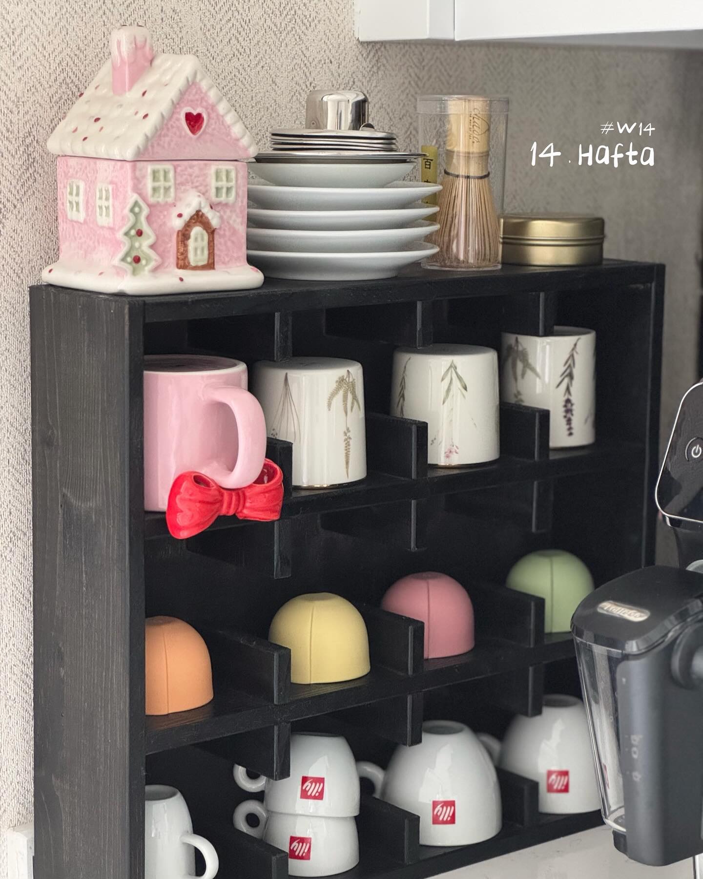 Instagram post by @elifbilgeakguzel for Zara Home. Caption reads: 14.hafta özeti 🫠🪻🌸💖🍓🍐🍏🥣

#w14 #april....