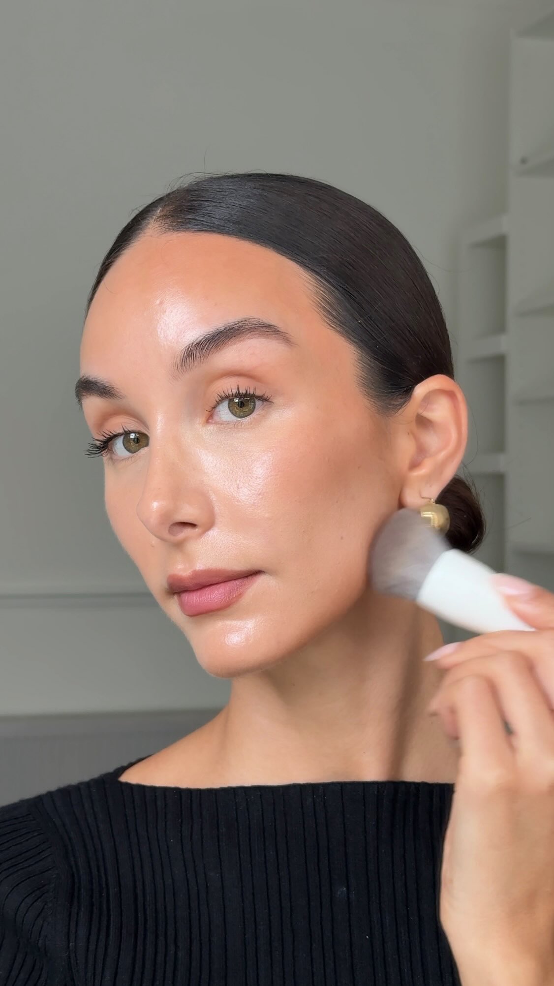 Instagram post by @melisekrem for Max Factor. Caption reads: ad Easy Glowy Contour Hack✨ using the NEW....