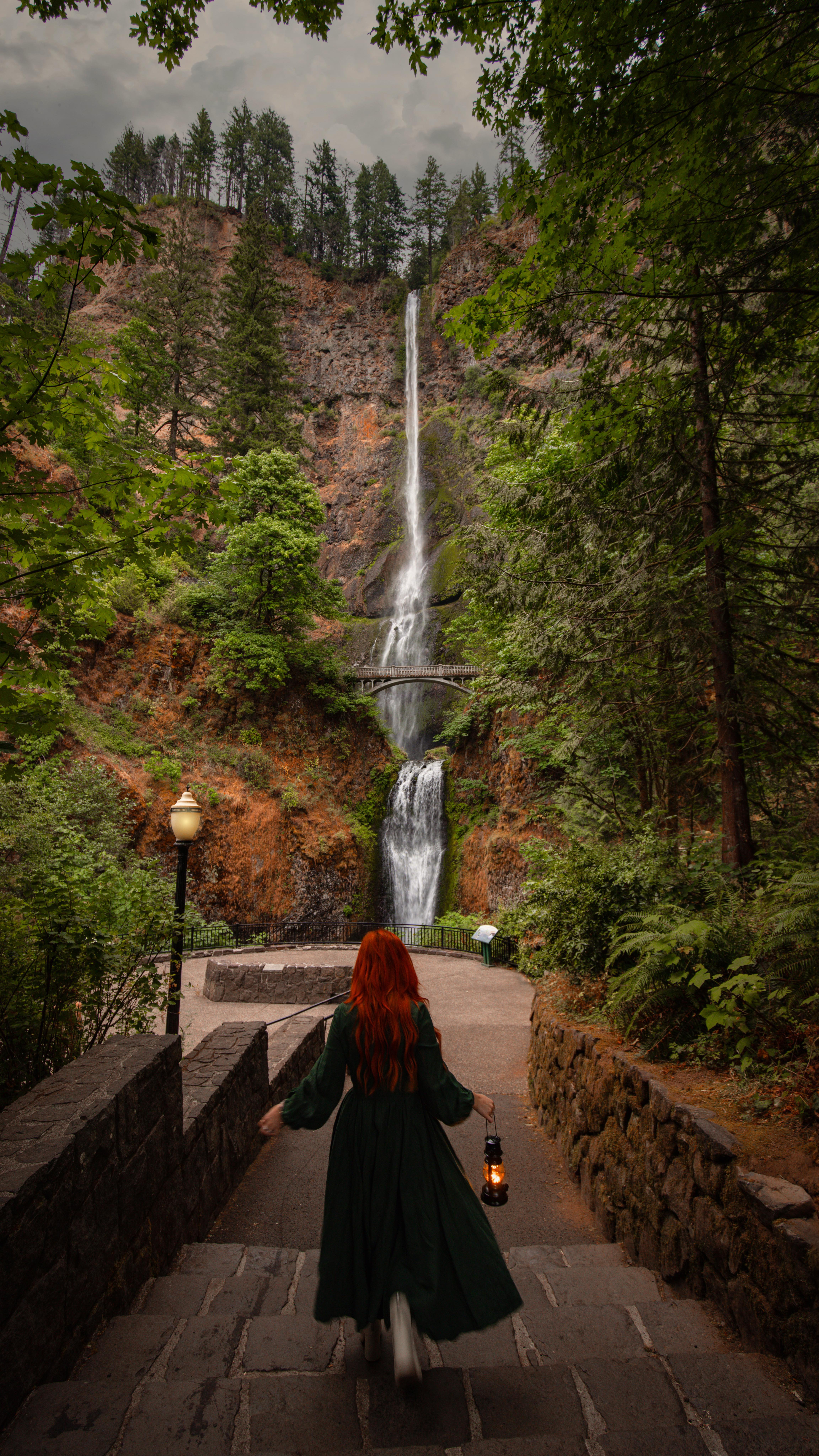 Instagram post by @kellyprincewright for Visit The USA. Caption reads: Welcome to Multnomah Falls, the tallest waterfall....