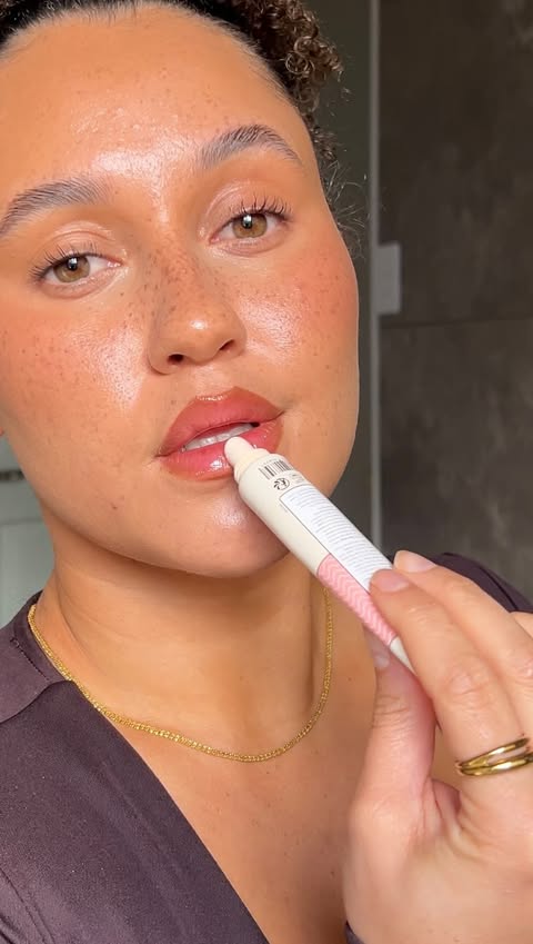 Instagram post by @simmycarr for frank body. Caption reads: Say no more to dry crusty lips 🤍 #ad.