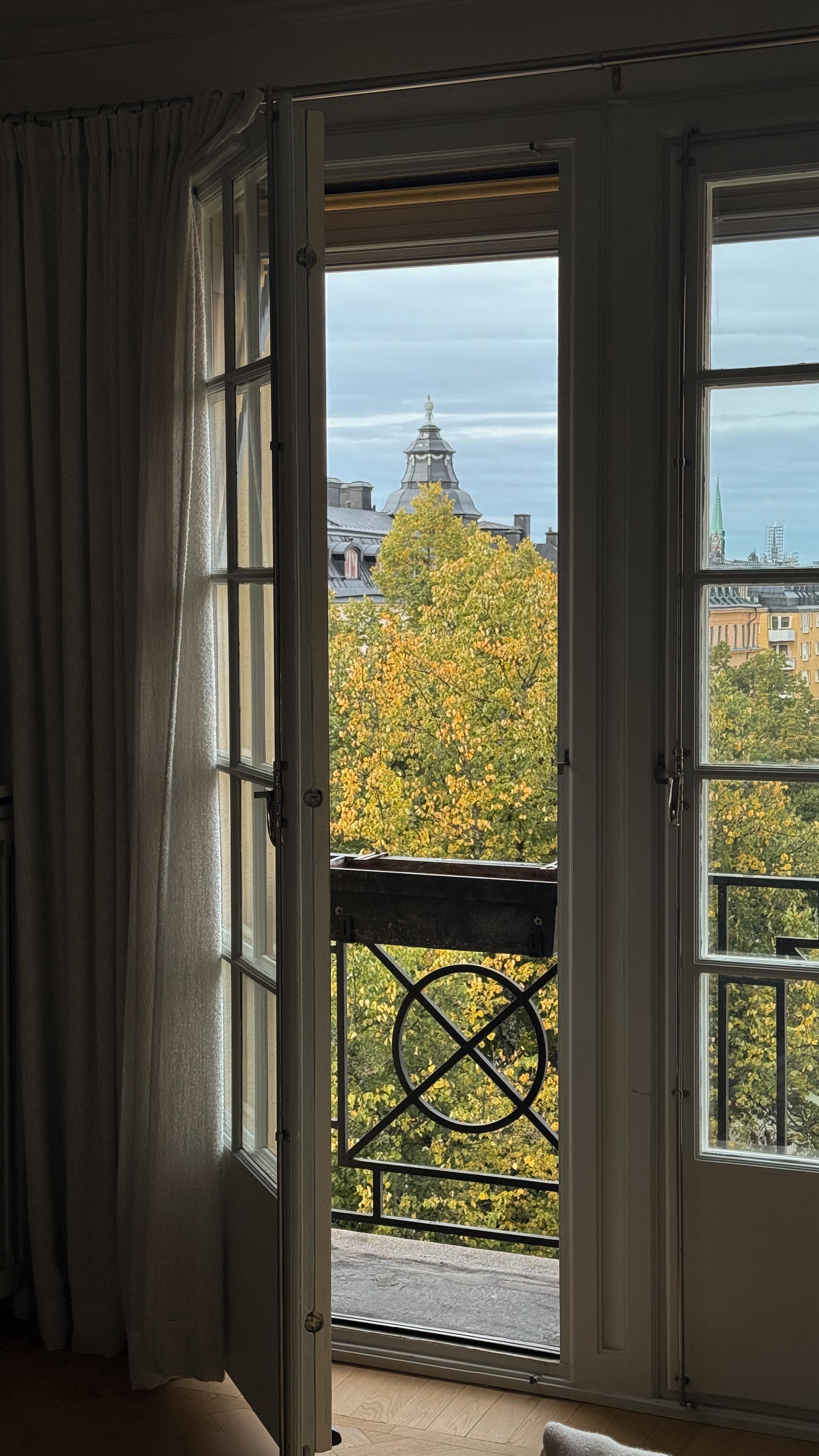 Instagram post by @vendelasvensson for CYBEX. Caption reads: How I prepare Hugo’s stroller for fall 🍂 I used a....