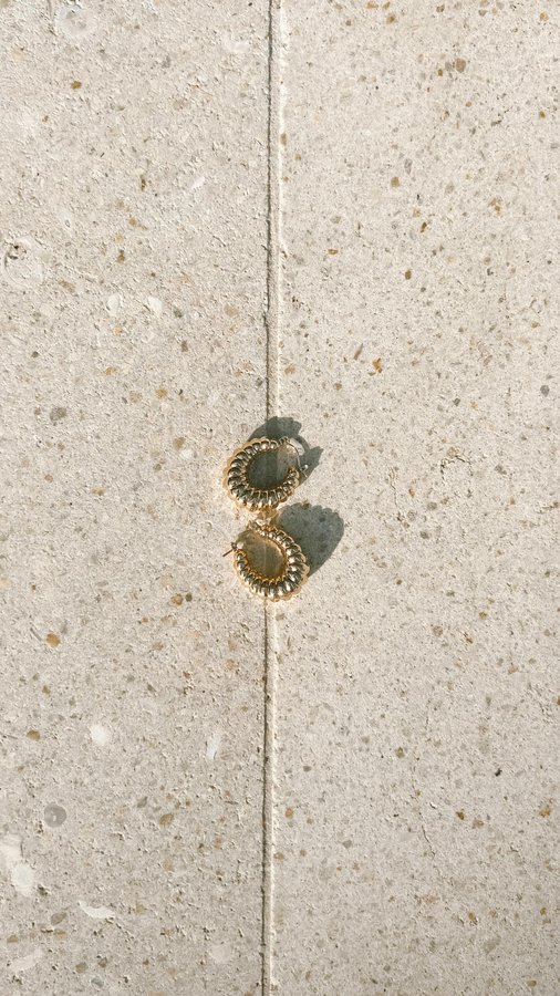 Instagram post by @_beccayoder_ for The Main Street Exchange | Gordonville PA. Caption reads: somewhere sunny & 68 :)

@themainstreetexchange |....