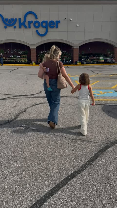 Instagram post by @toriacannon for Kroger. Caption reads: [...] a mom who likes earning 2X Points at....
