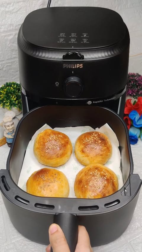 Instagram post by @fresh.flavours16 for Philips. Caption reads: [...] Parties. Quick and Easy To Make in My....