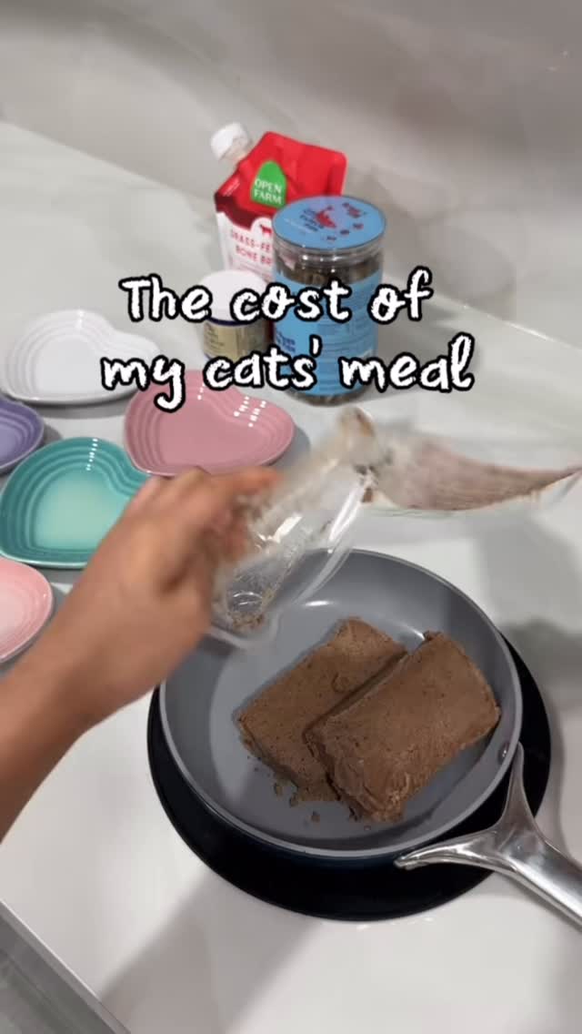 Instagram post by @penguinpepperpia for Smalls. Caption reads: Cost of my cats' gently cooked meal 🍲.