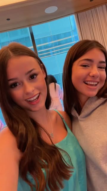 Instagram post by @hadleyreese_ for Evereden. Caption reads: [...] fun in NYC with my favorite girls and....